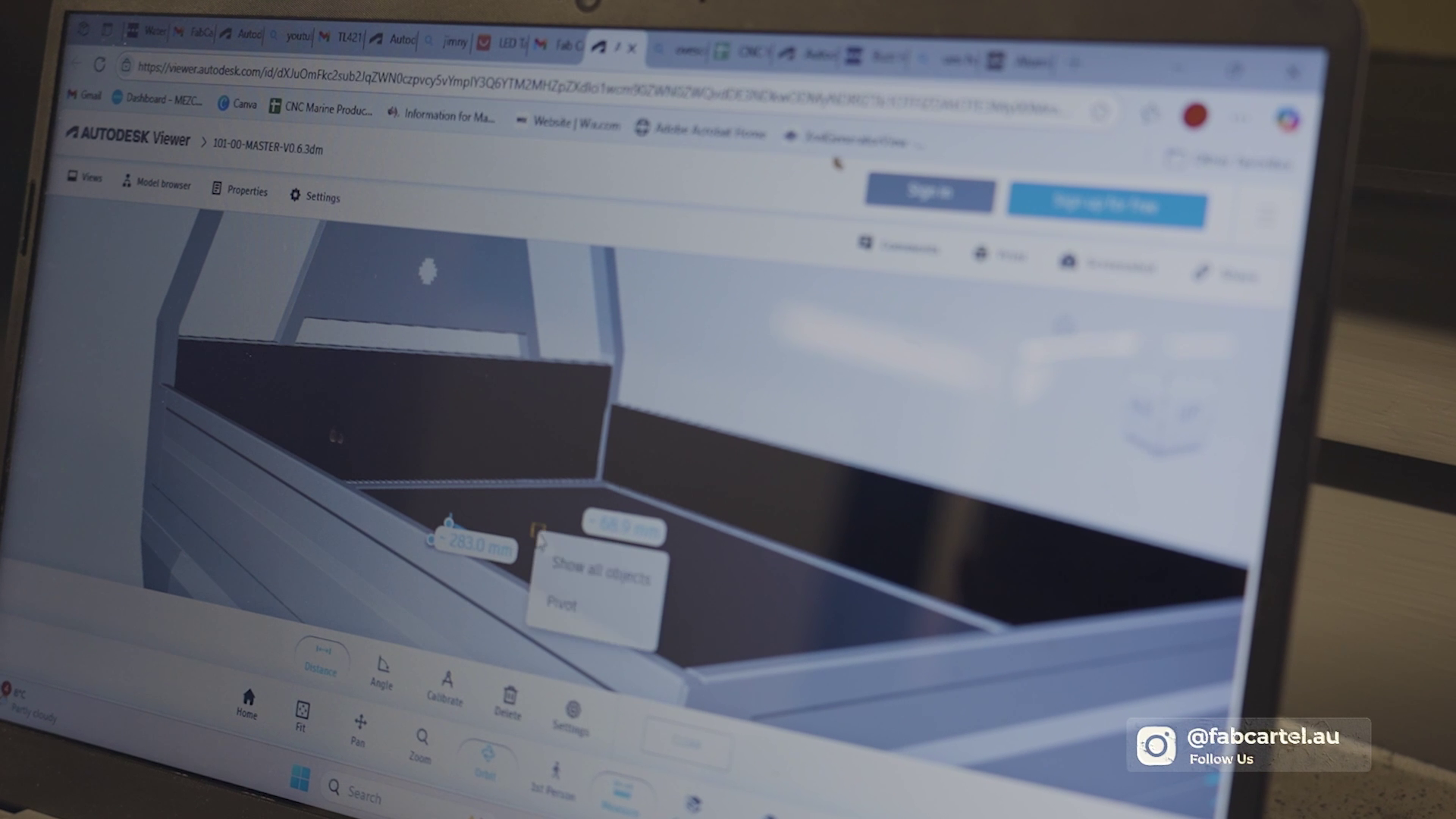 3D CAD model of a FAB CARTEL tray on a laptop